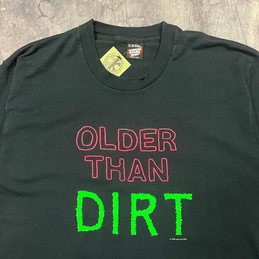 90s Black Text "Older Than Dirt"Quote Shirt L AQ91