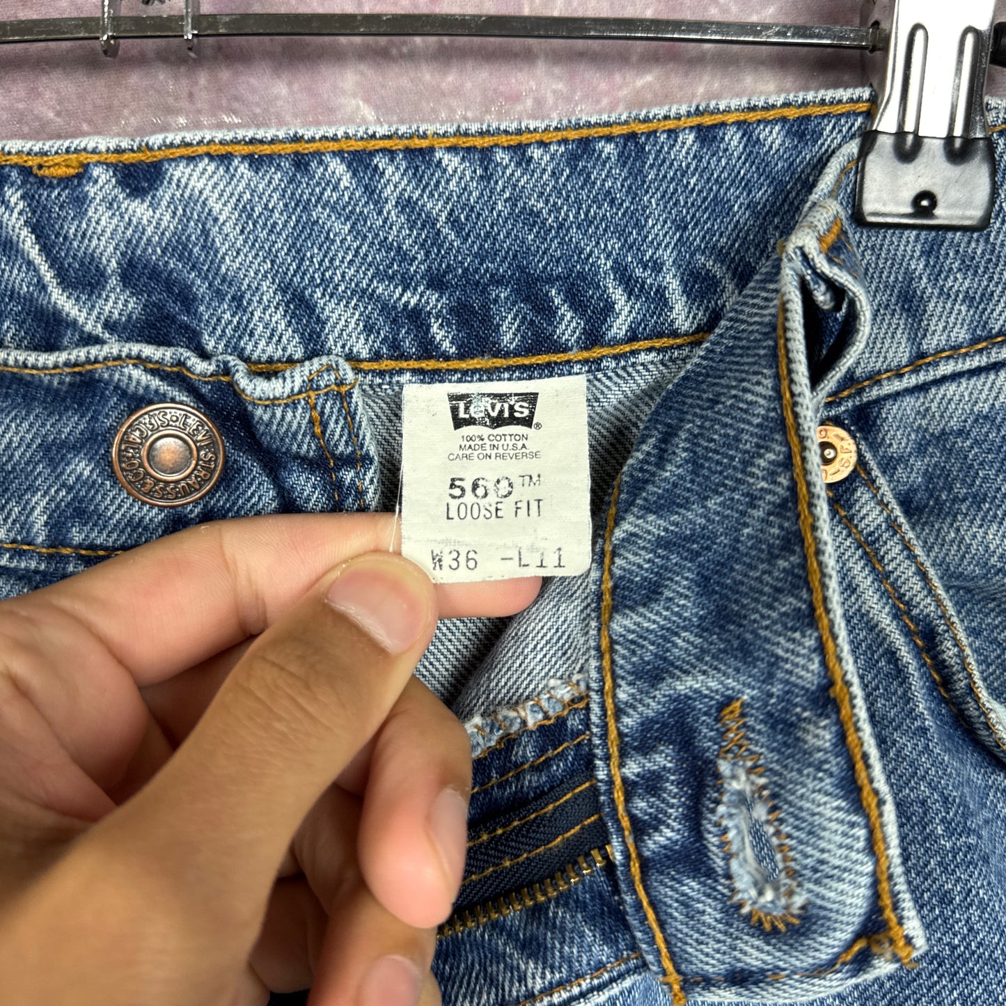 90s Medium Wash Baggy Levi's 560 White Tab Denim Shorts 35x10.5 2754