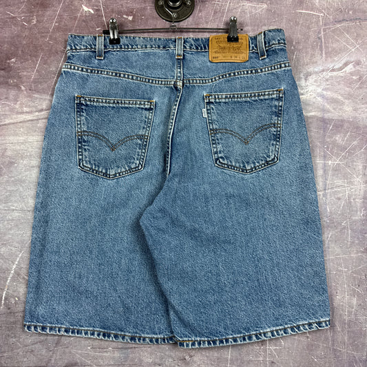 90s Medium Wash Baggy Levi's 560 White Tab Denim Shorts 35x10.5 2754