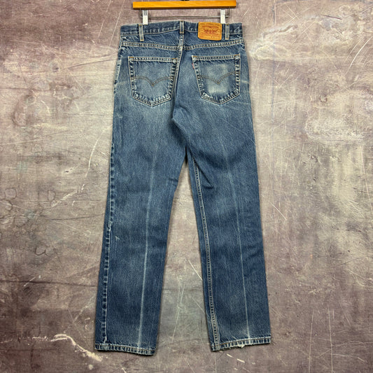 90s Medium Wash Faded Levi's 505 Denim Jeans 33x32 2065