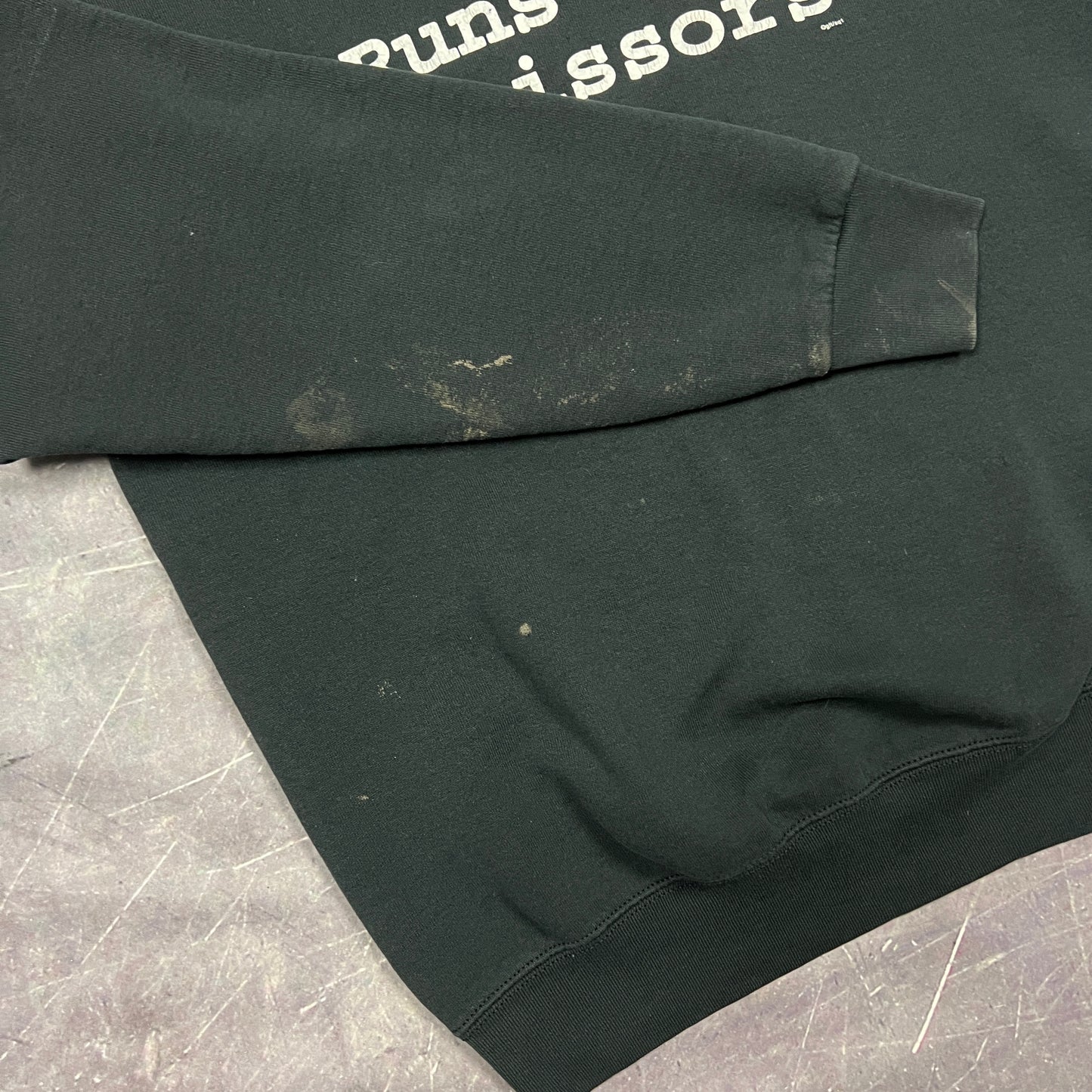 90s Black Text "Runs With Scissors" Quote Crewneck Sweatshirt M AU58