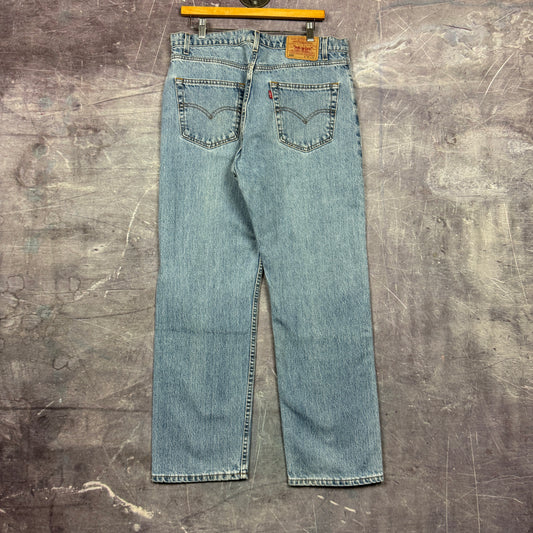 90s Light Wash Levi's 505 Denim Jeans 34x30 0805