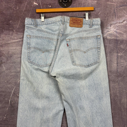90s Light Wash Levi's 505 Denim Jeans 36x31 2055