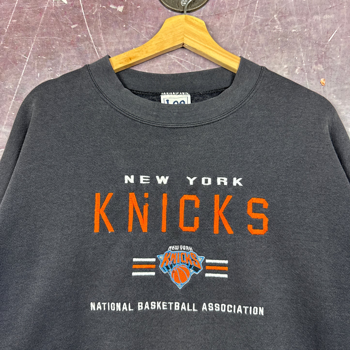 90s Faded Black New York Knicks National Basketball Association Embroidered Crewneck Sweatshirt XL 3000