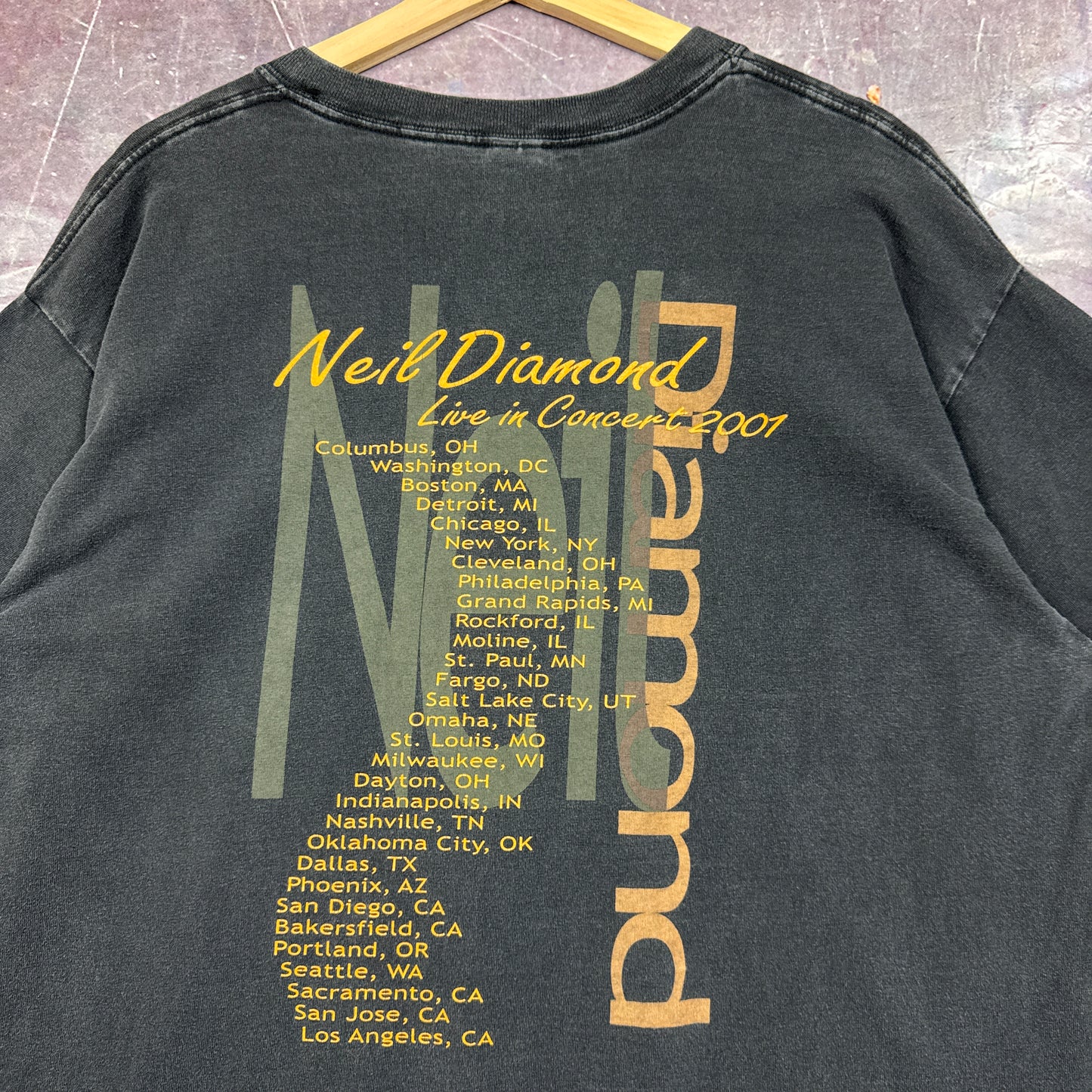 2001 Faded Black Neil Diamond On Tour Live In Concert Graphic Shirt XL 2870