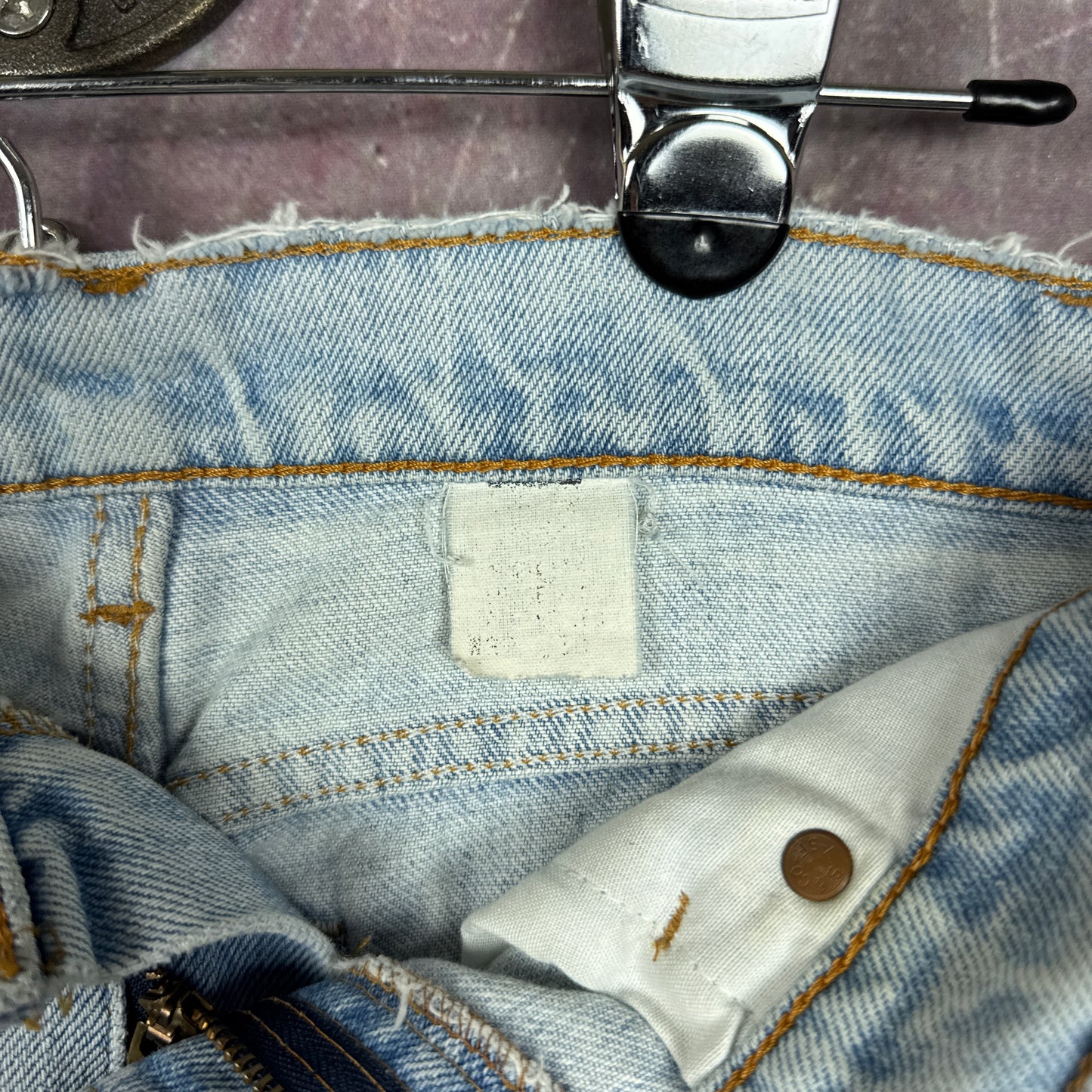 90s Light Wash Baggy Levi's Denim Shorts 32x9.5 2753