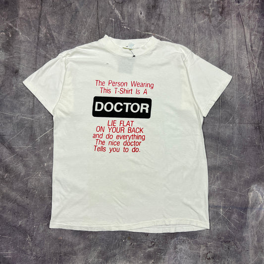 90s White Text "Lie Flat On Your Back And Do Everything The Nice Doctor Tells You To Do" Quote Shirt L AR69