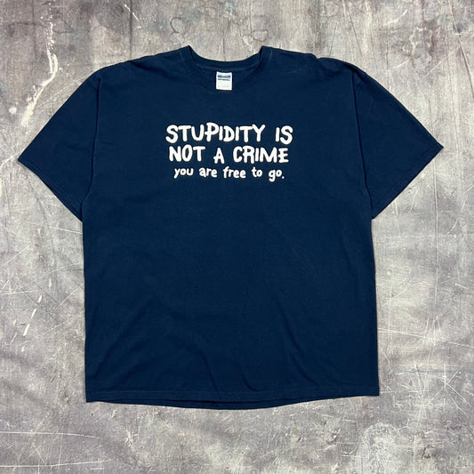 00s Navy Blue Text "Stupidity Is Not a Crime, You're Free To Go" Quote Shirt XL AR26