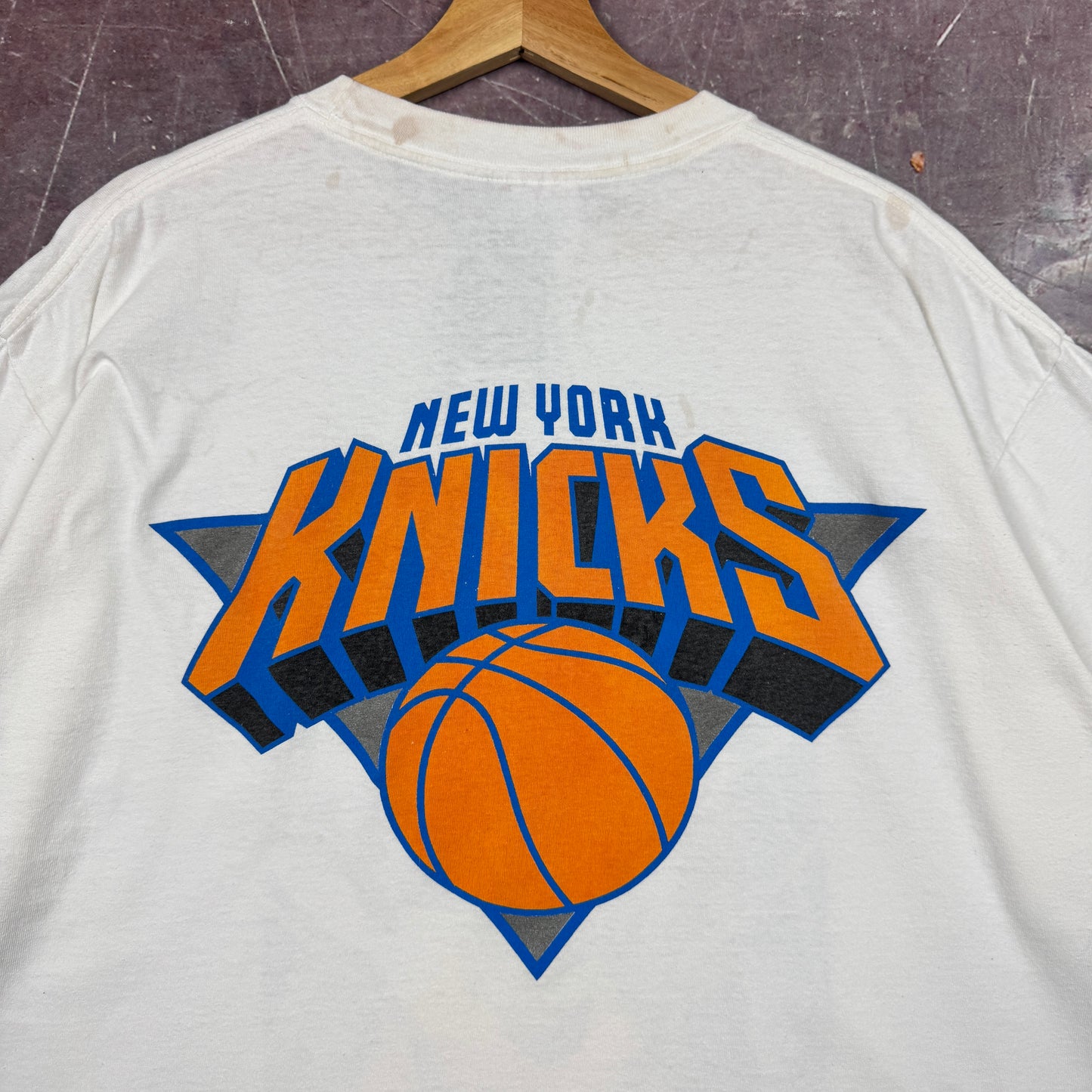 1997 White New York Knicks Abstract Dunking Graphic Shirt XL 2972