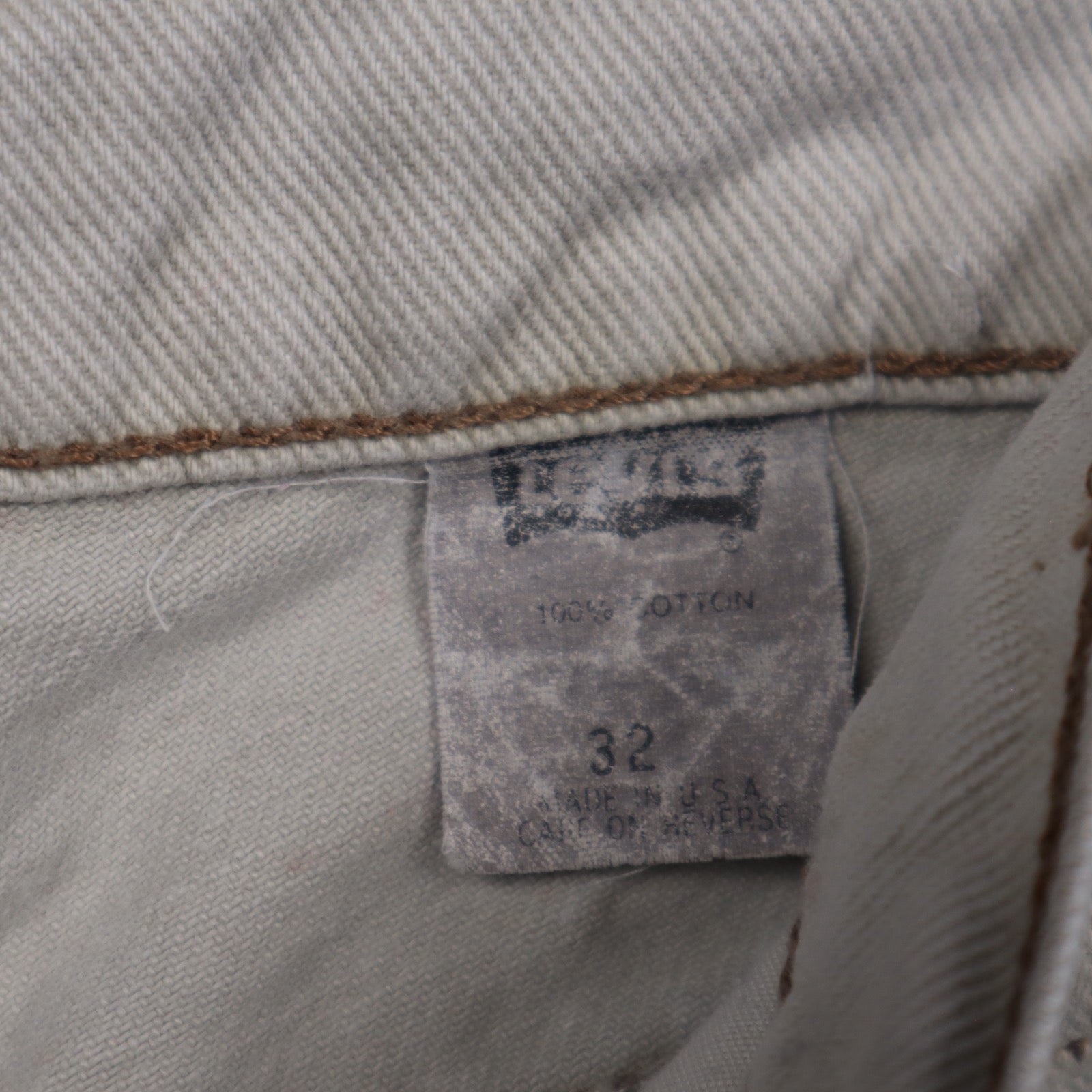90s Cream Levi's Denim Shorts 5175