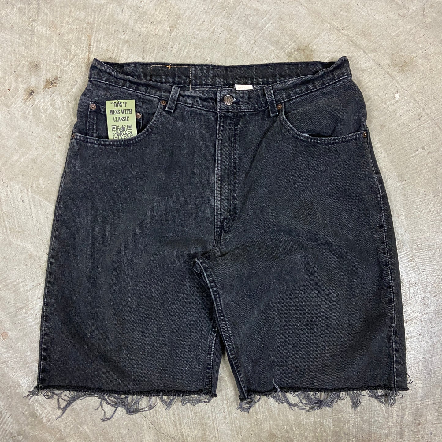 90s Black Levi's 560 Baggy Denim Shorts 35x11 BA92