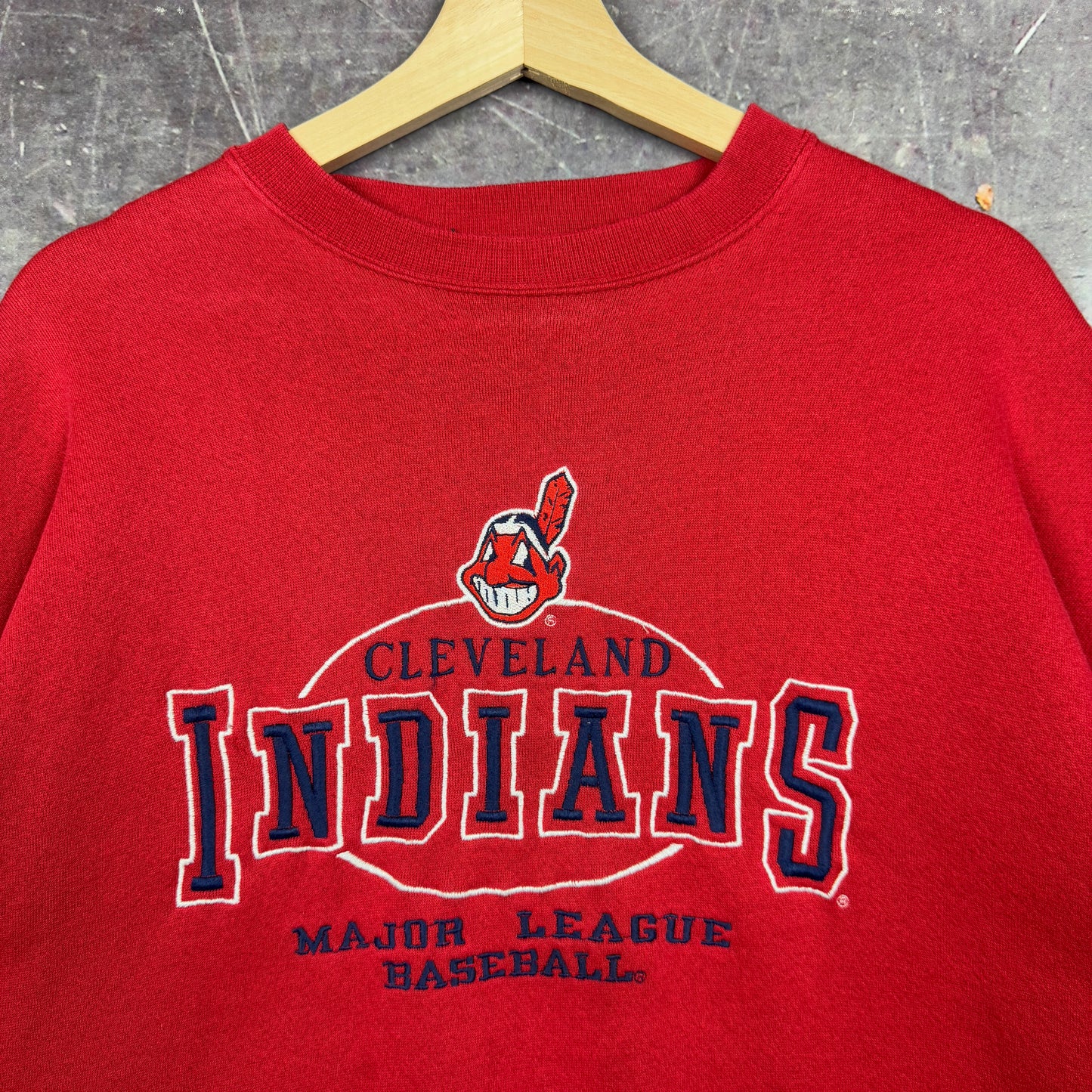 90s Red Cleveland Indians Embroidered MLB Baseball Graphic Crewneck Sweatshirt XL 1201