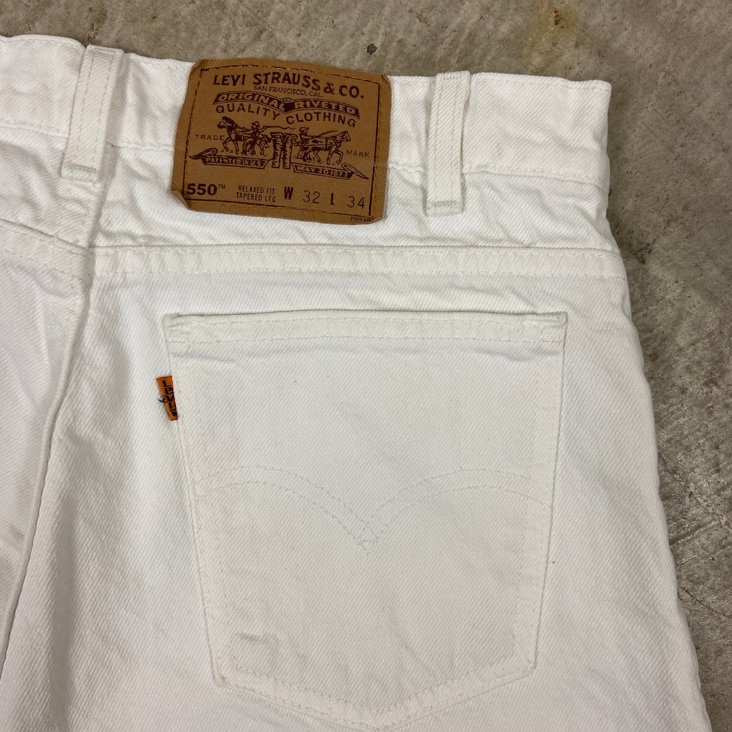 90s White Denim Levi's 550 Baggy Jean Shorts 30x10 BA97