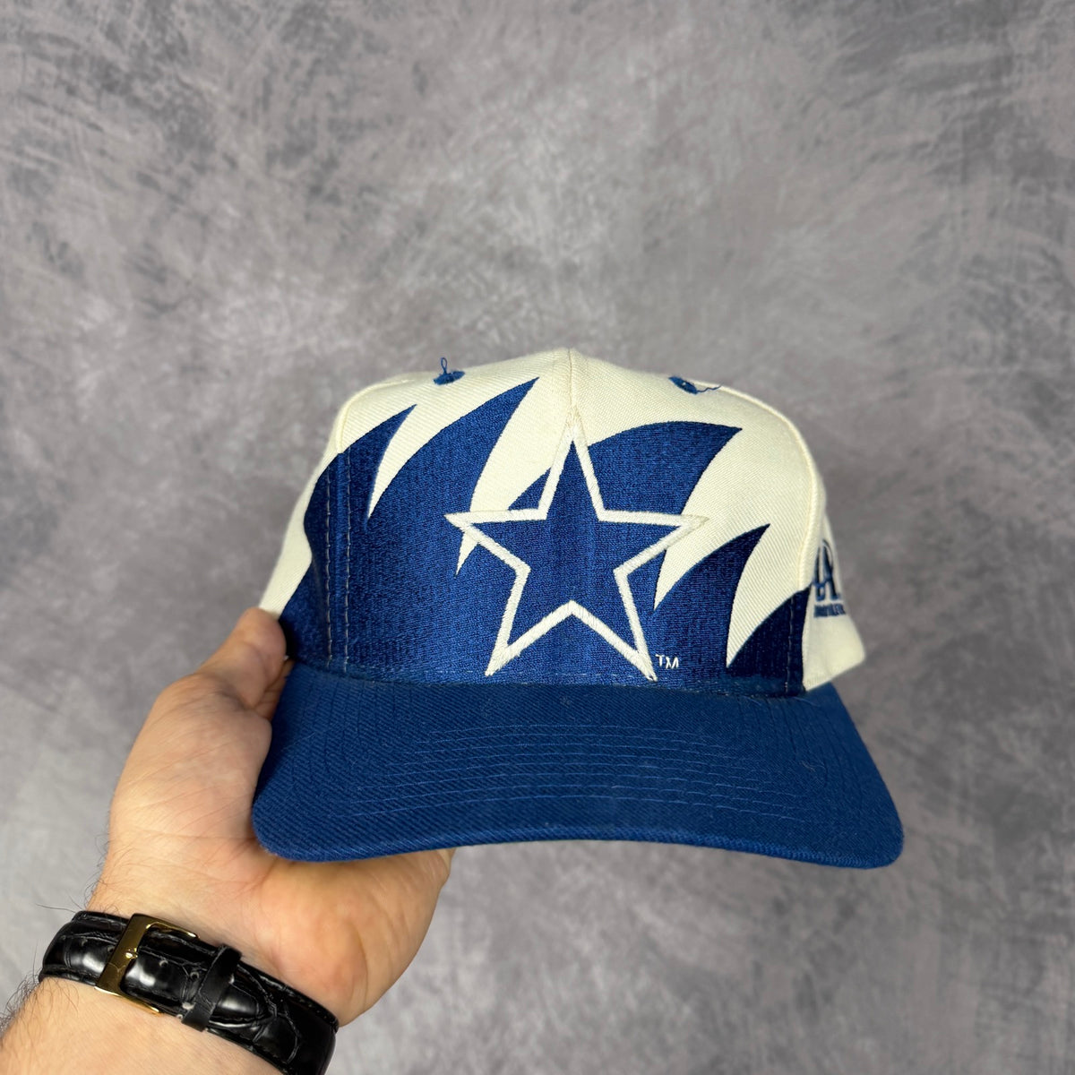 90s Cream Dallas Cowboys Logo Athletic Sharktooth Snapback Hat 6798