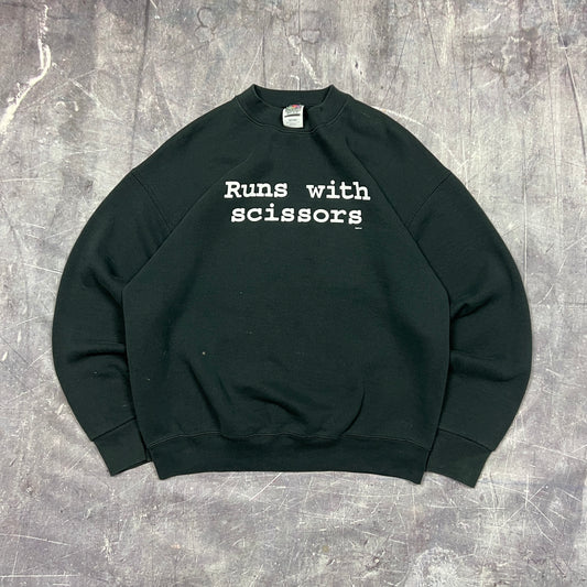 90s Black Text "Runs With Scissors" Quote Crewneck Sweatshirt M AU58