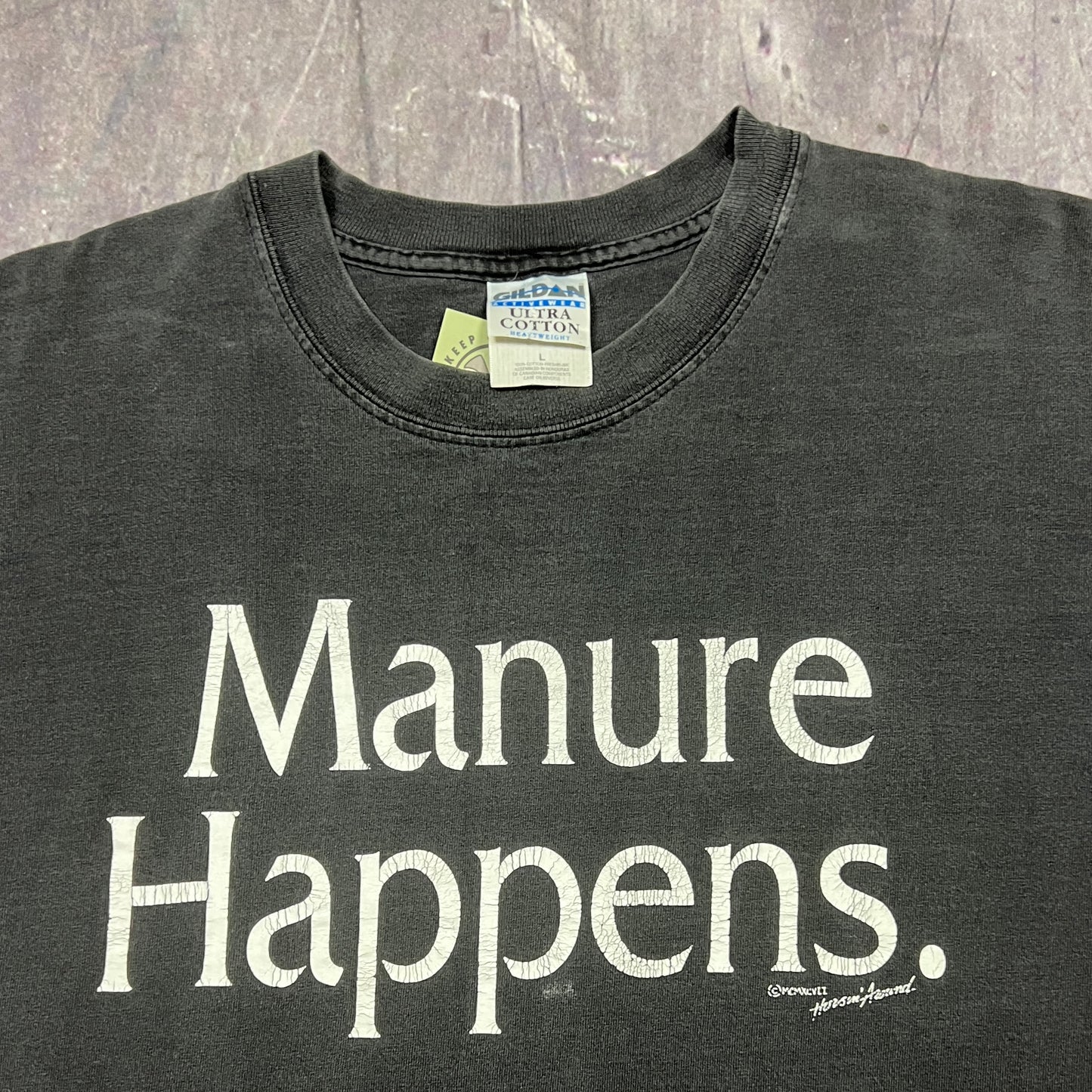 90s Faded Black Text "Manure Happens." Quote Shirt L AU91