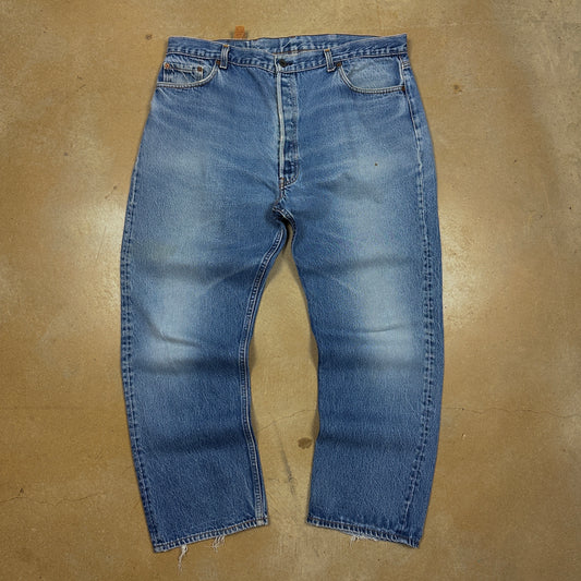 80s Medium Wash Levi’s 501 Jeans 40x29 V83