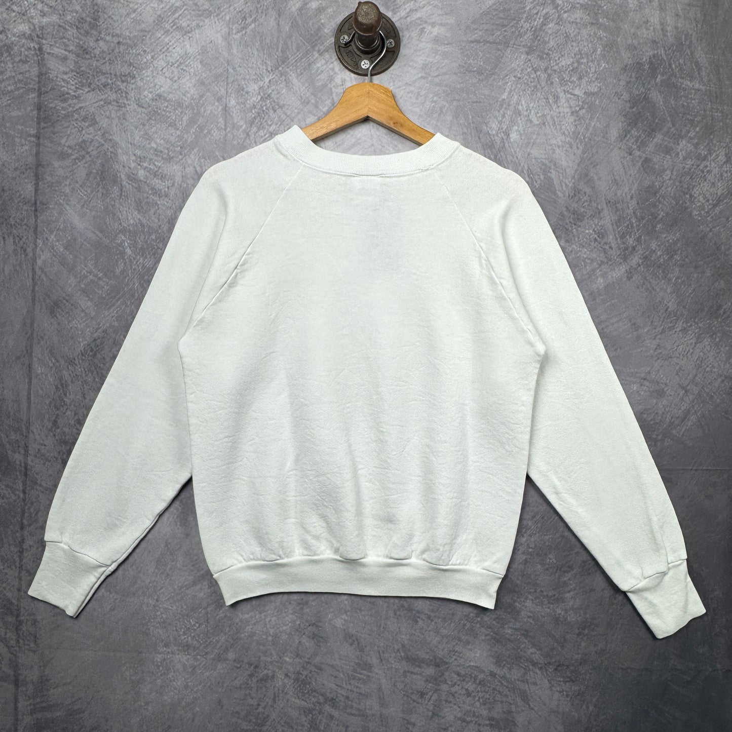 90s White BMW Crewneck Sweatshirt 3989