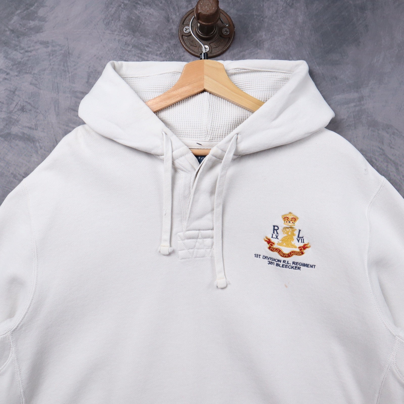 Early 2000s White Polo Ralph Lauren 1st Division R.L. Regiment Crest Hoodie 5321