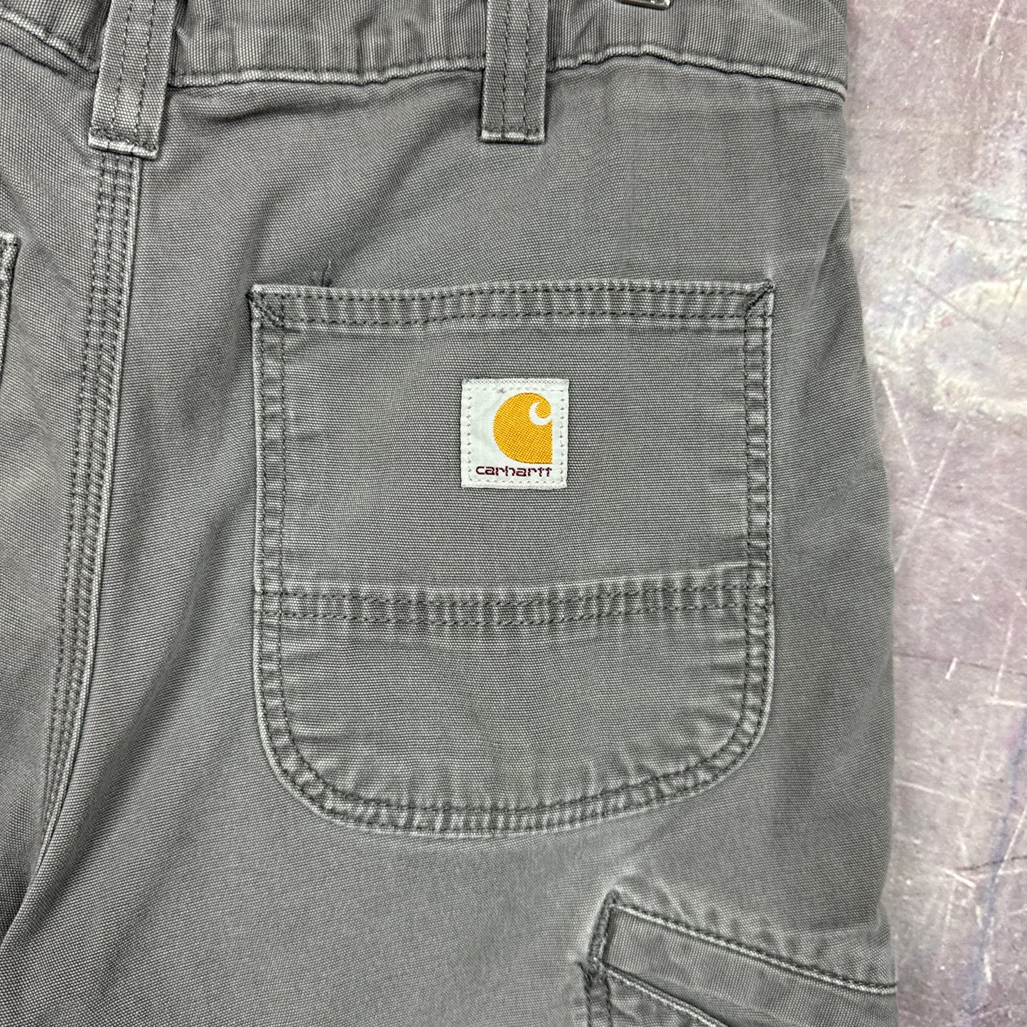 00s Grey Carhartt Shorts 31x9 3526