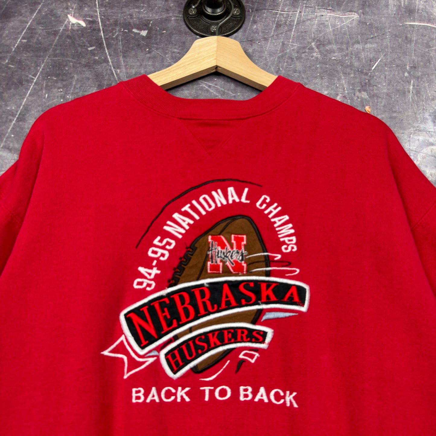 1994-95 Red Nebraska Huskers 'Back TO Back NCAA Football Champions Crewneck Sweatshirt M 0066