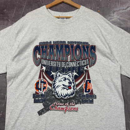 2004 Light Gray University of Connecticut National Basketball Champions Graphic Shirt XL 0944