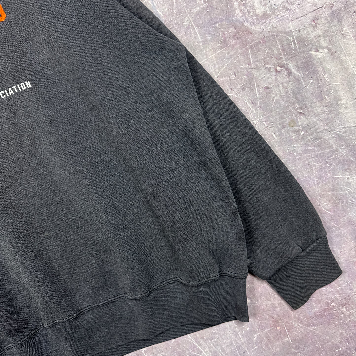 90s Faded Black New York Knicks National Basketball Association Embroidered Crewneck Sweatshirt XL 3000