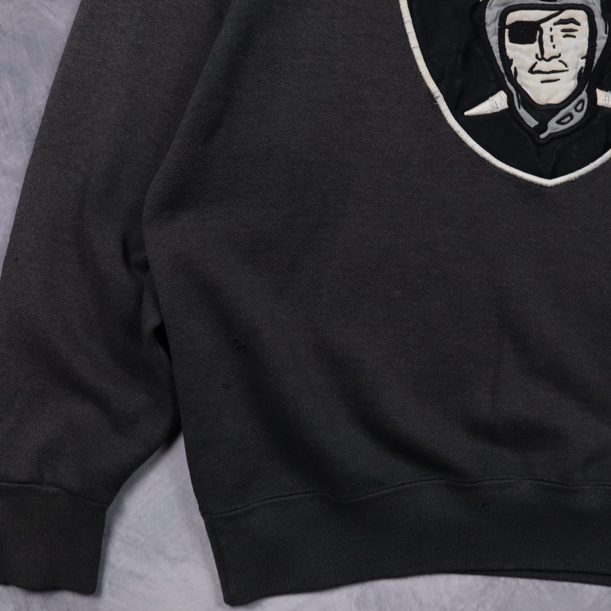 90s Faded Black Raiders Crewneck Sweatshirt 6536