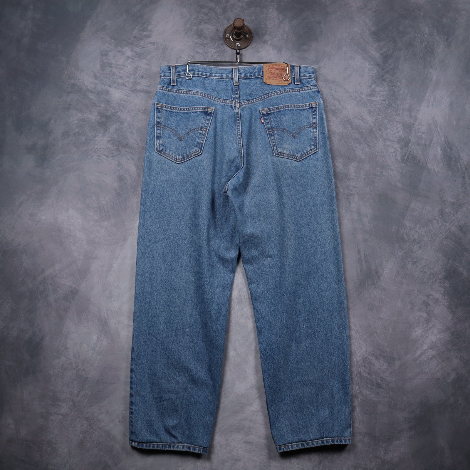 Early 2000s Medium Wash Levi's Relaxed Straight Leg Jeans 5267