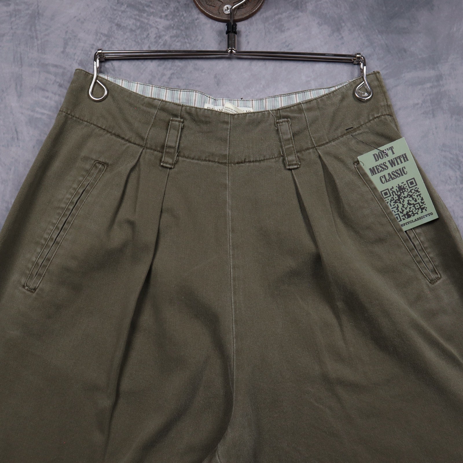 90s Olive Green Banana Republic Safari & Travel Pleated Shorts 5183