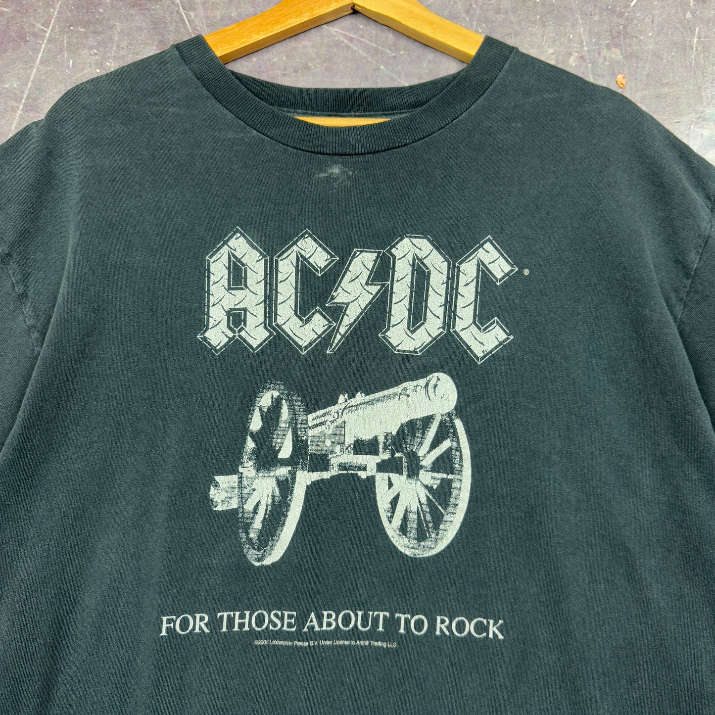 Early 00s Faded Black ACDC For Those About To Rock Cannon Graphic Shirt L 1154