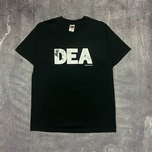 90s Black Text "DEA" Quote Shirt L AT29