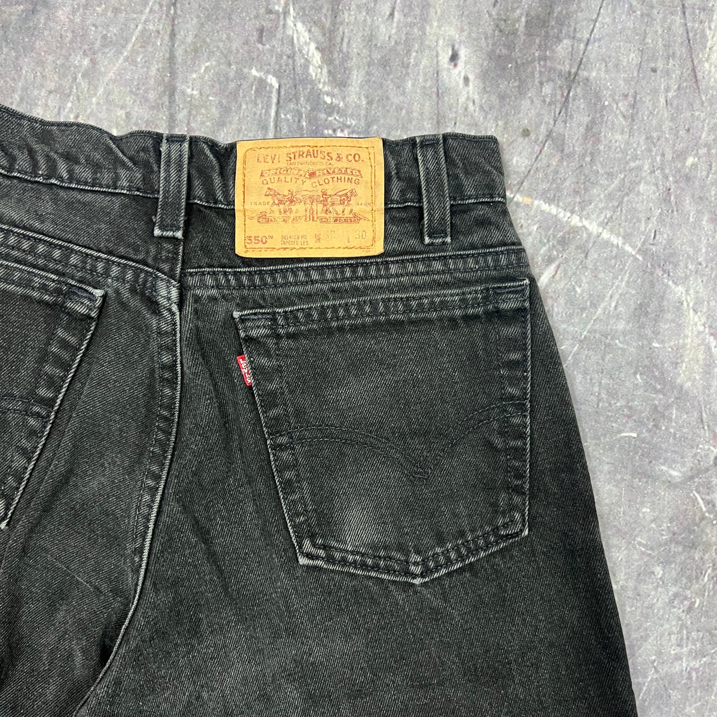 90s Black Levi's 550 Baggy Denim Shorts 28x8.5 AY25