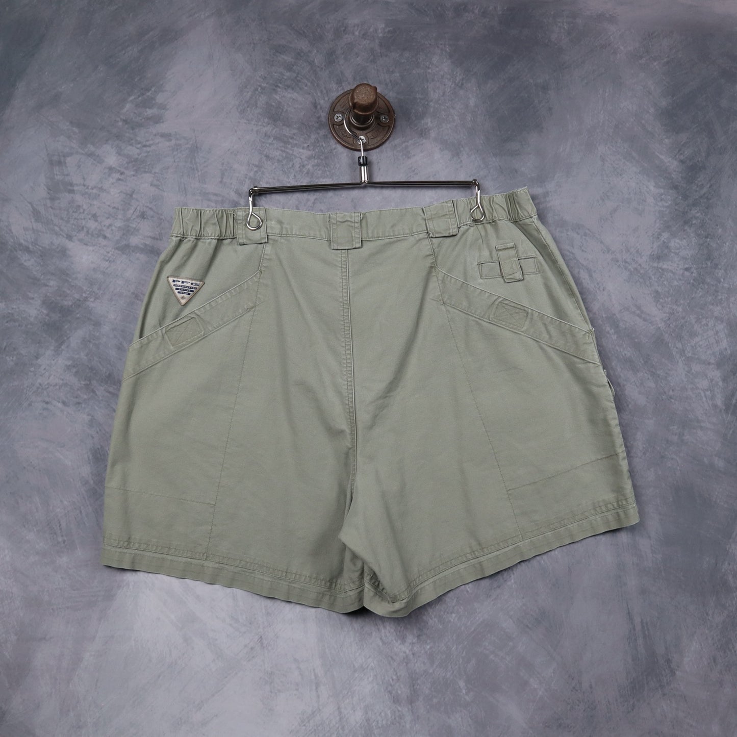 Early 2000s Sage Green Columbia PFG Cargo Shorts 5199