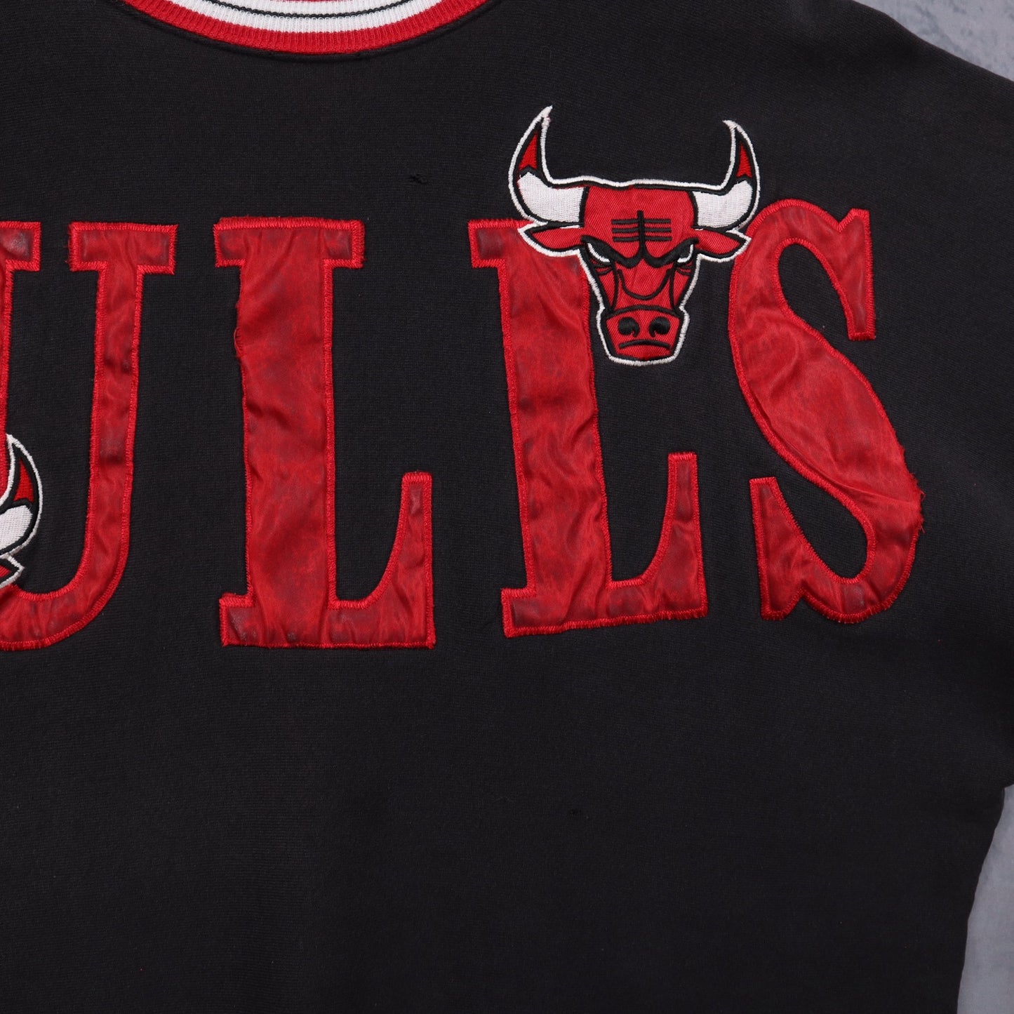 90s Black Chicago Bulls Embroidered Sweatshirt 5113