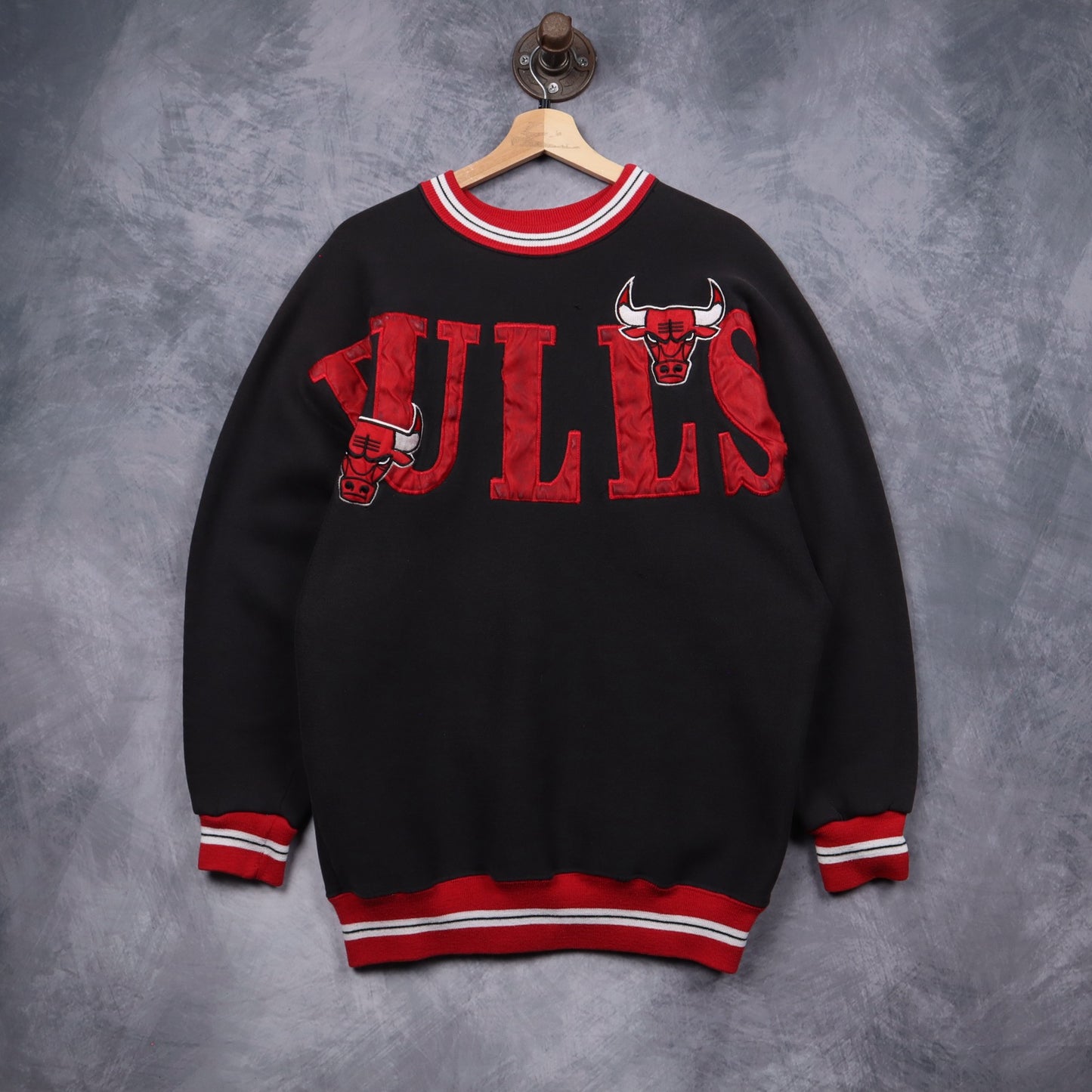 90s Black Chicago Bulls Embroidered Sweatshirt 5113