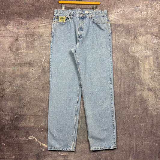 90s Light Wash Levi's 550 Denim Jeans 36x33 0730