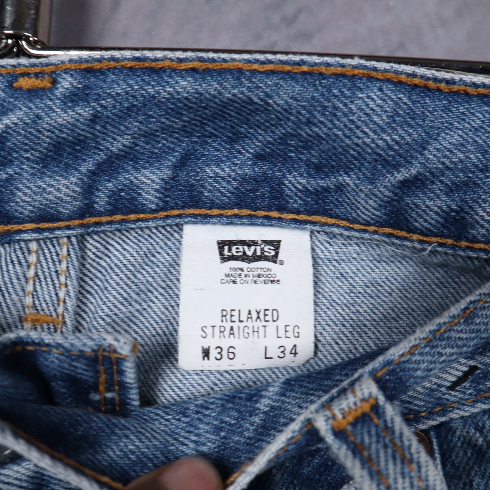 Early 2000s Medium Wash Levi's Relaxed Straight Leg Jeans 5267