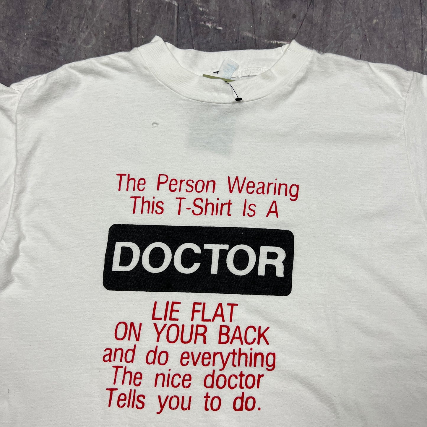 90s White Text "Lie Flat On Your Back And Do Everything The Nice Doctor Tells You To Do" Quote Shirt L AR69