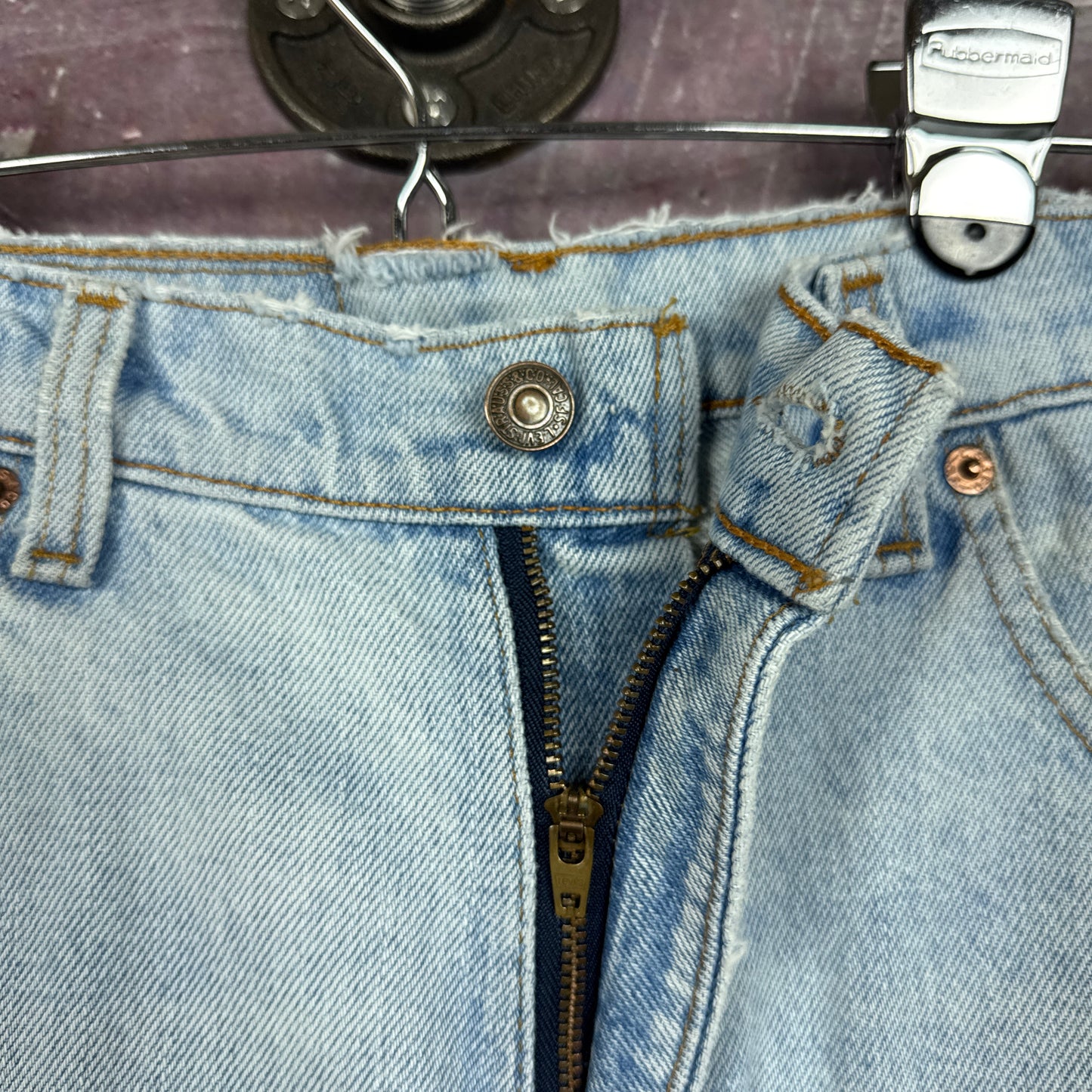 90s Light Wash Baggy Levi's Denim Shorts 32x9.5 2753