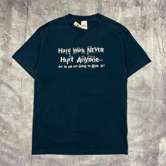 00s Navy Blue Text "Hard Work Never Hurt Anyone.. But I'm Still Not Going To Risk It!" Quote Shirt L AQ90