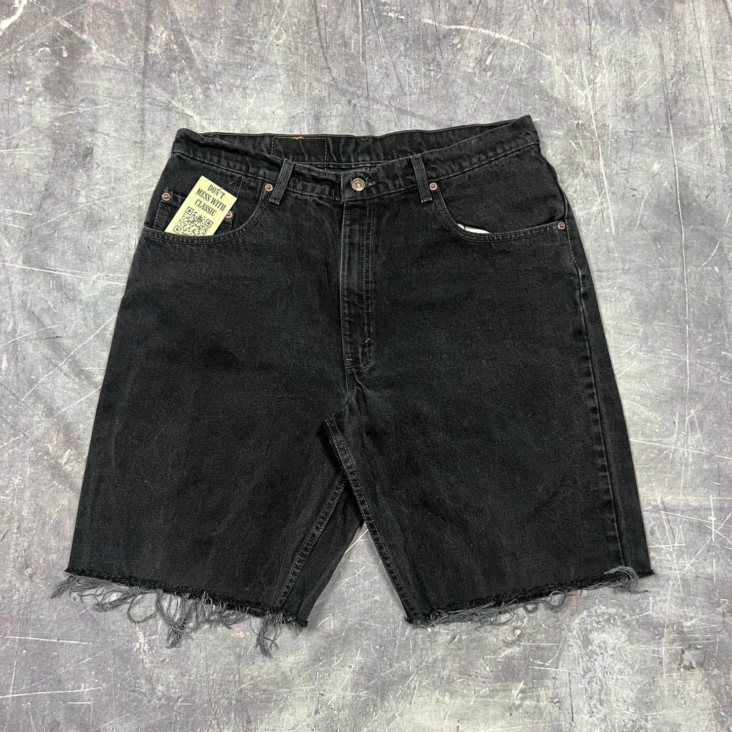 90s Black Denim Levi's 560 Baggy Jean Shorts 36x10 AY95