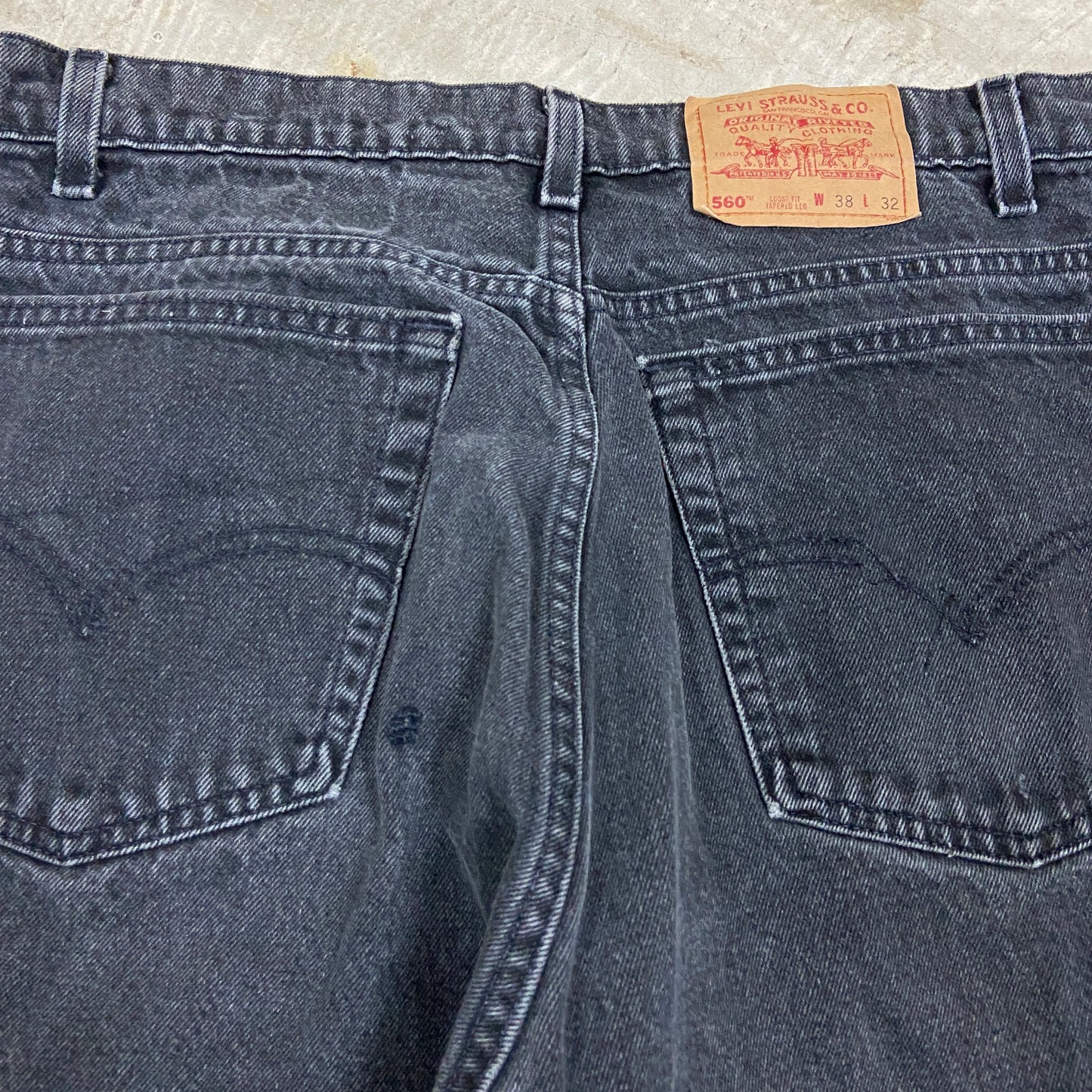 90s Black Levi's 560 Baggy Denim Shorts 35x11 BA92