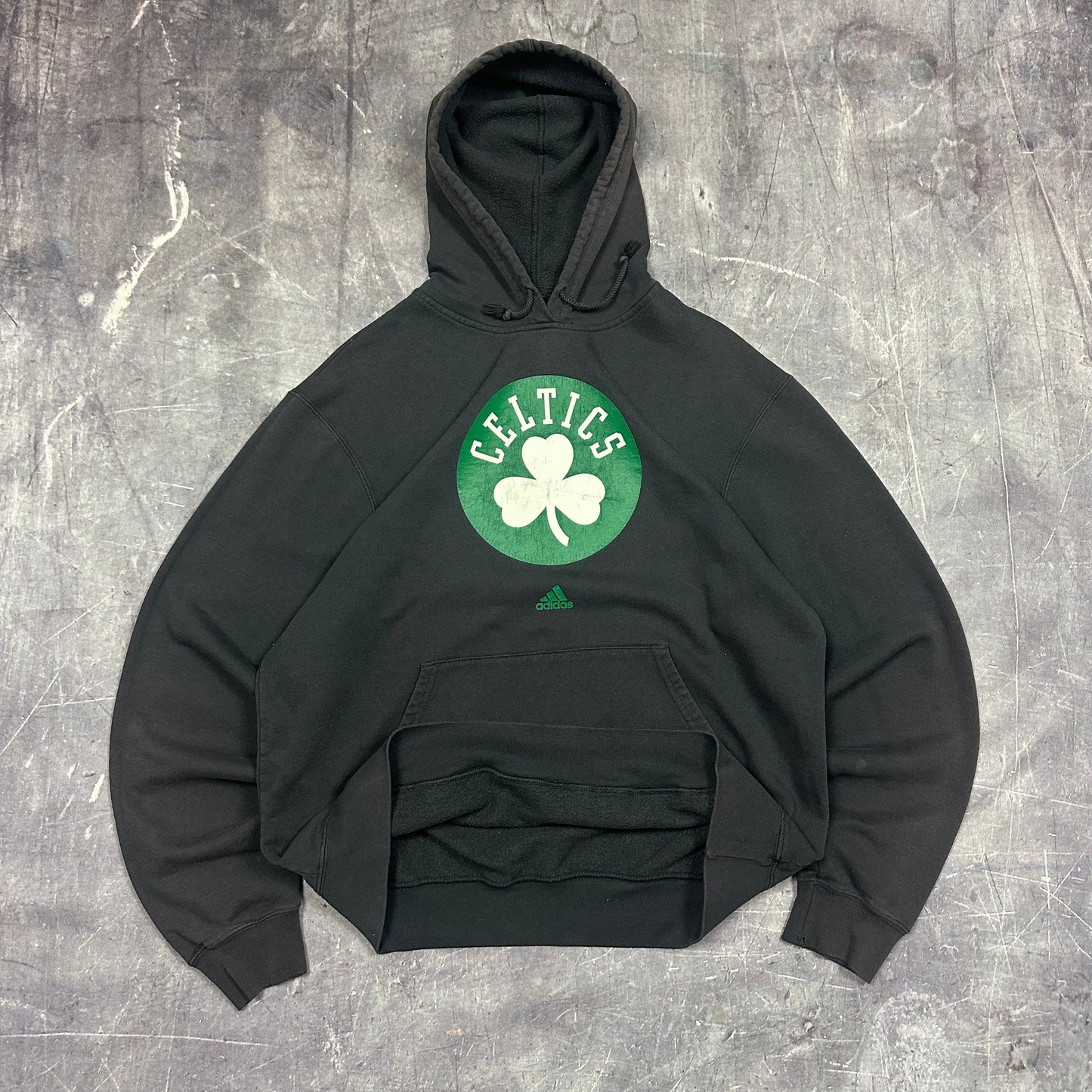 00s Faded Black Adidas Center Logo Boston Celtics Graphic Hoodie L AO10