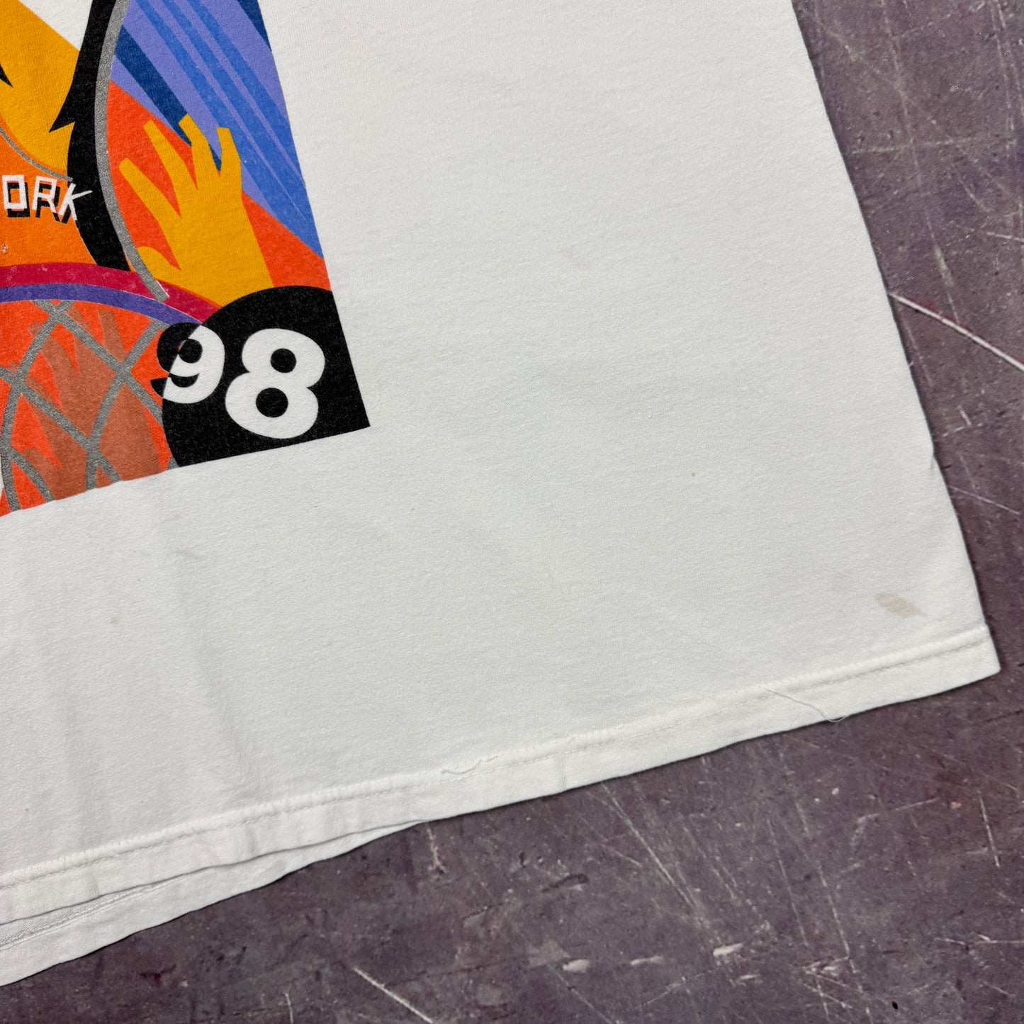 1997 White New York Knicks Abstract Dunking Graphic Shirt XL 2972