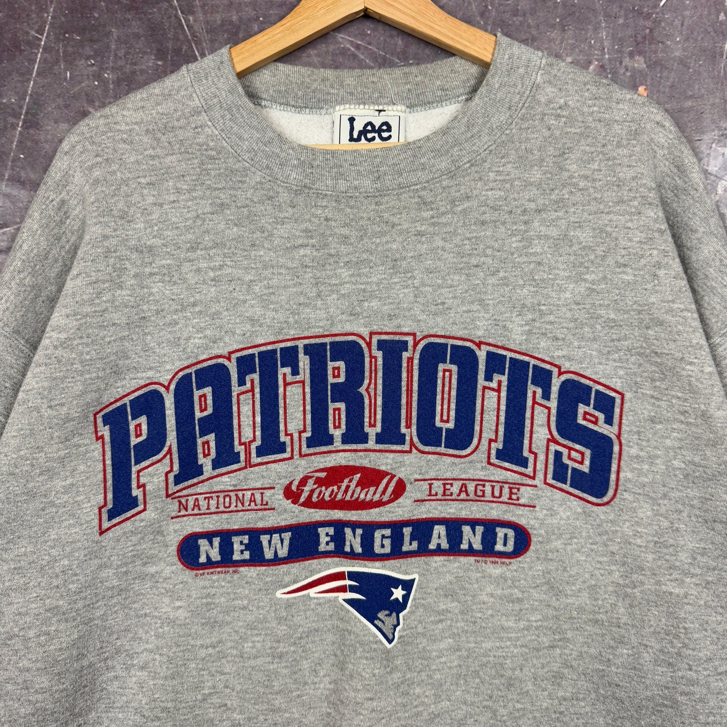 1999 Light Gray New England Patriots Football Graphic Crewneck Sweatshirt L 1183