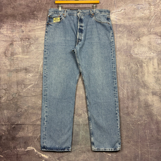 90s Light Wash Levi's 501 Denim Jeans 38x31 0713