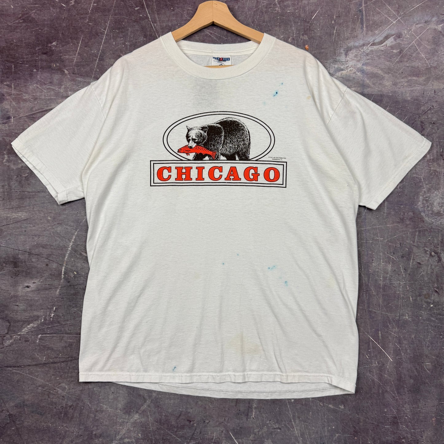 1997 White Chicago Bear Eating a Fish Graphic Shirt XL 0878