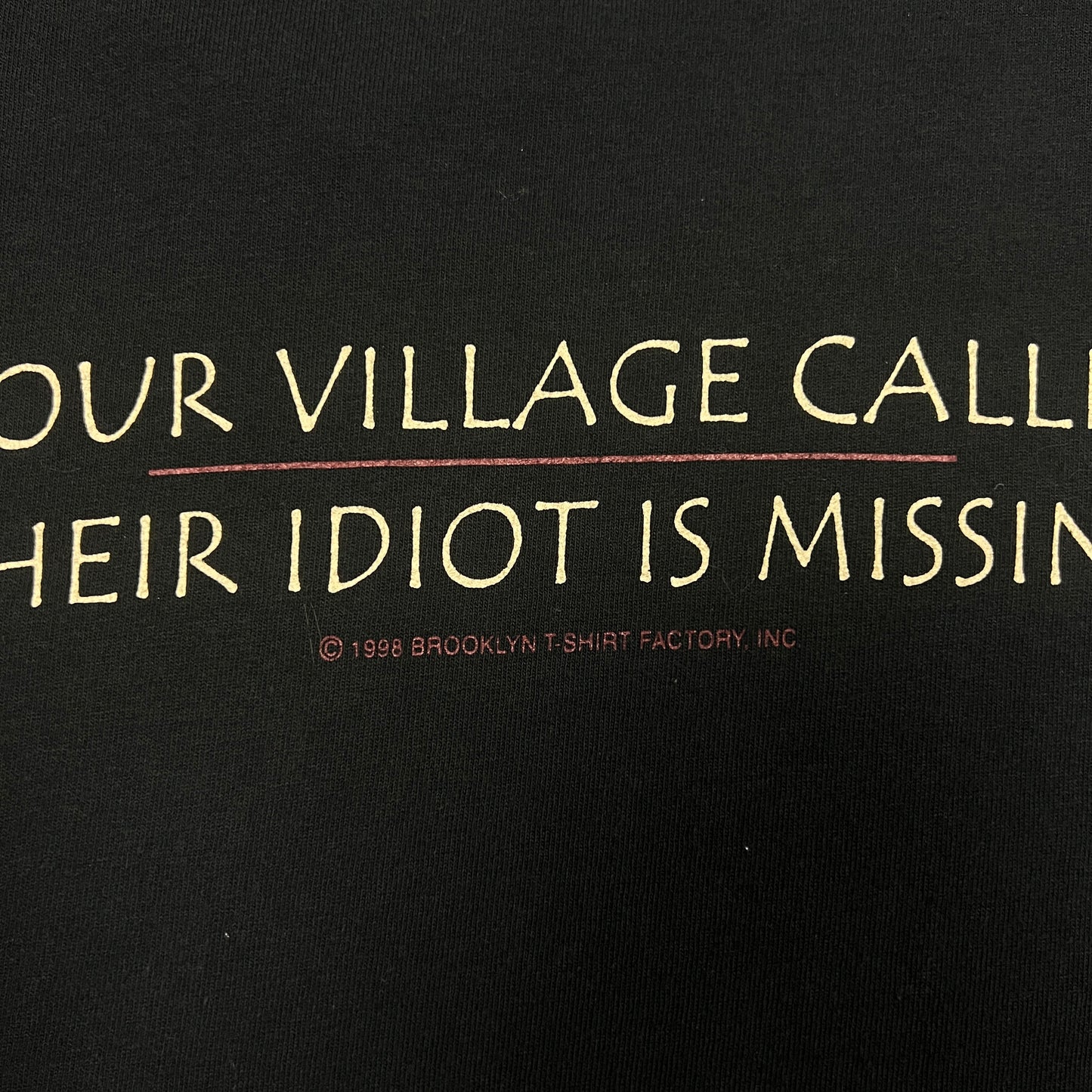 90s Black Text "Your Village Called Their Idiot Is Missing" Quote Shirt L AU97