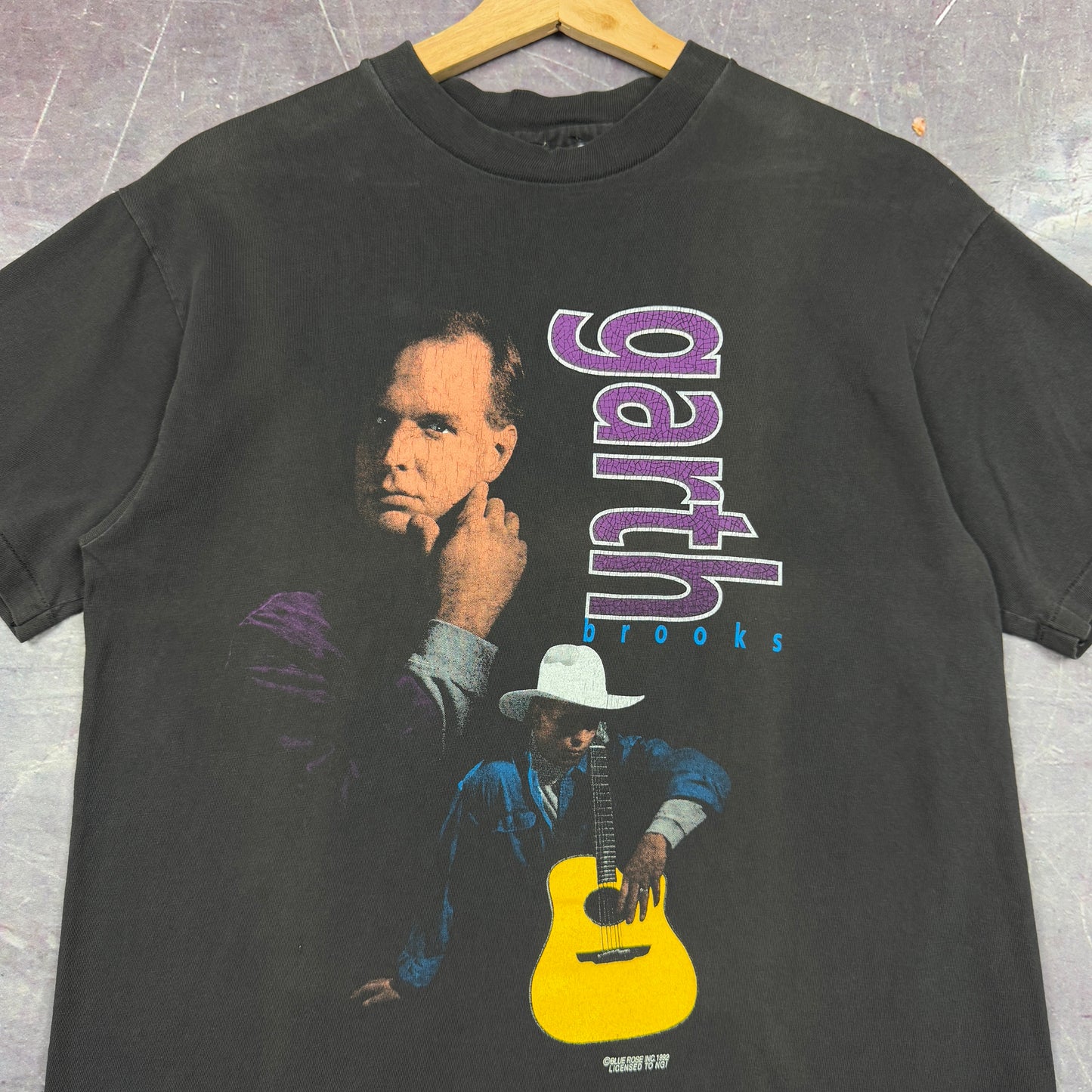 1992 faded Black Garth Brooks Country Music Graphic Shirt M 1155